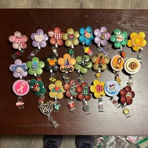 Assortment of 25 badge reels